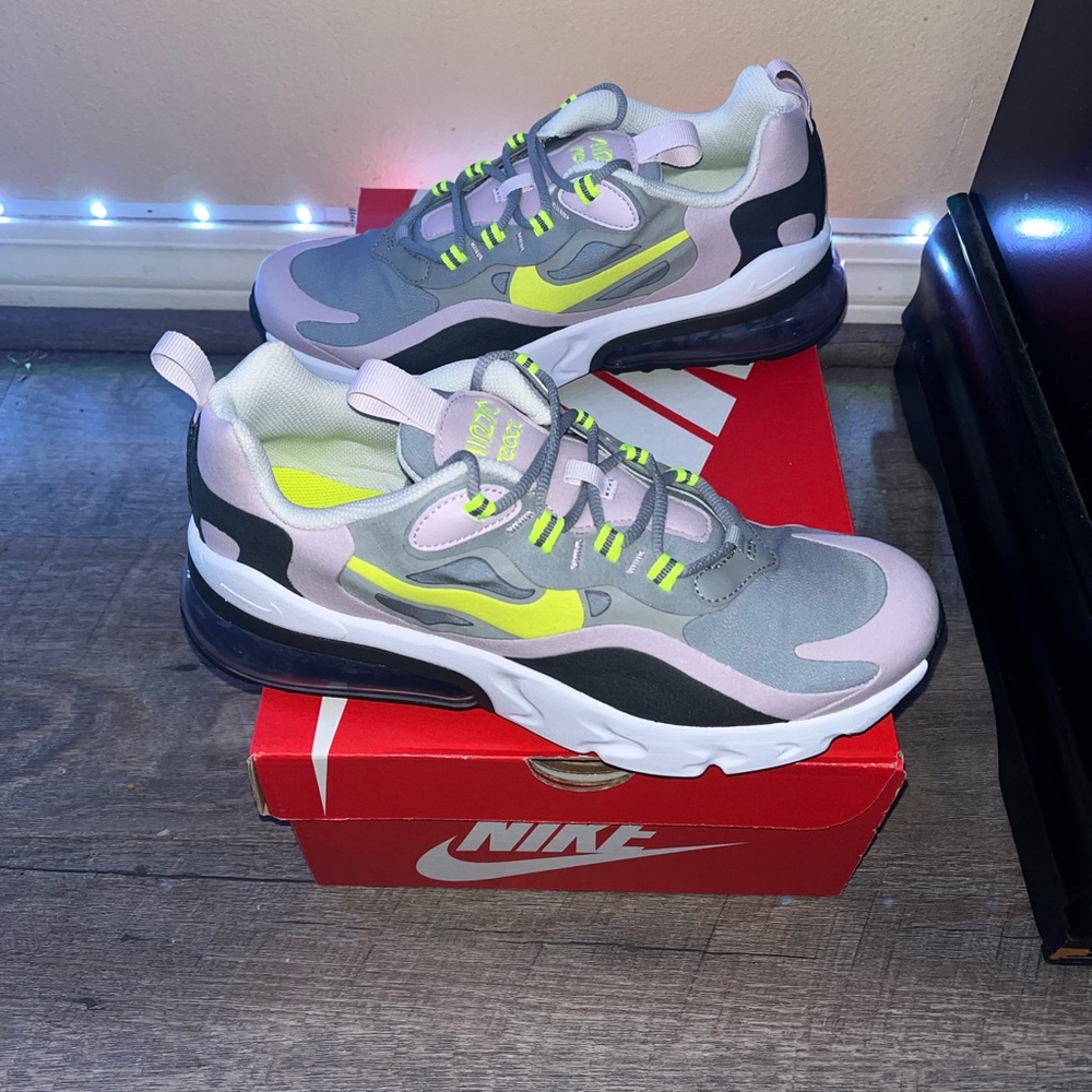 Air Max React 270